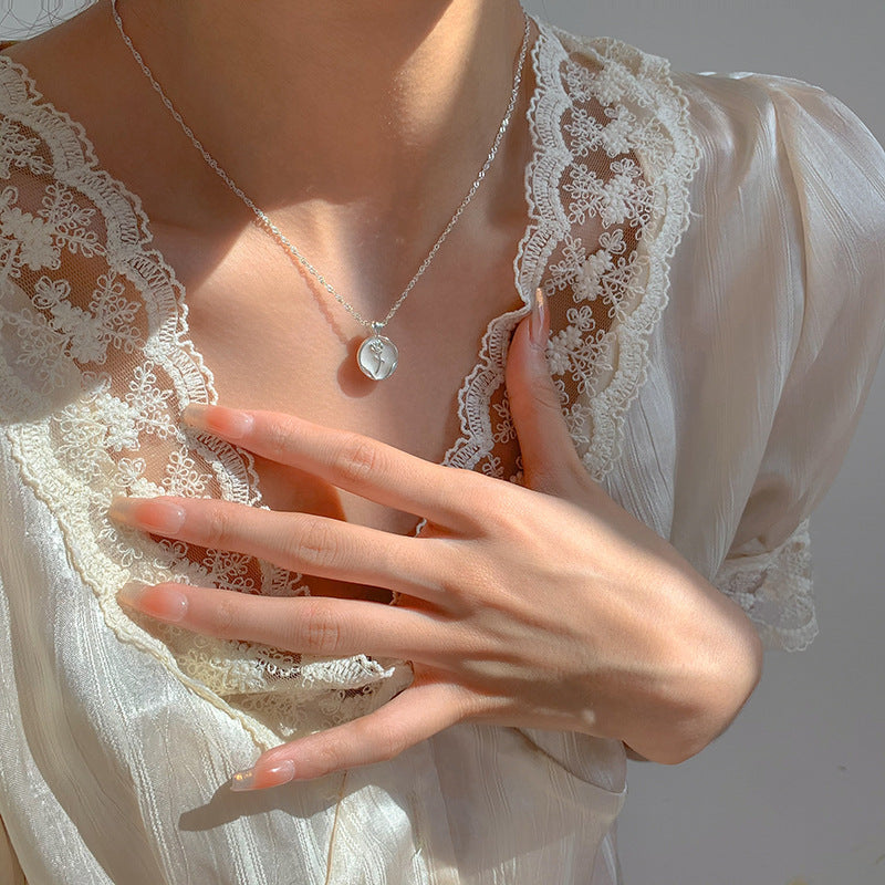 Exquisite White Rose Necklace