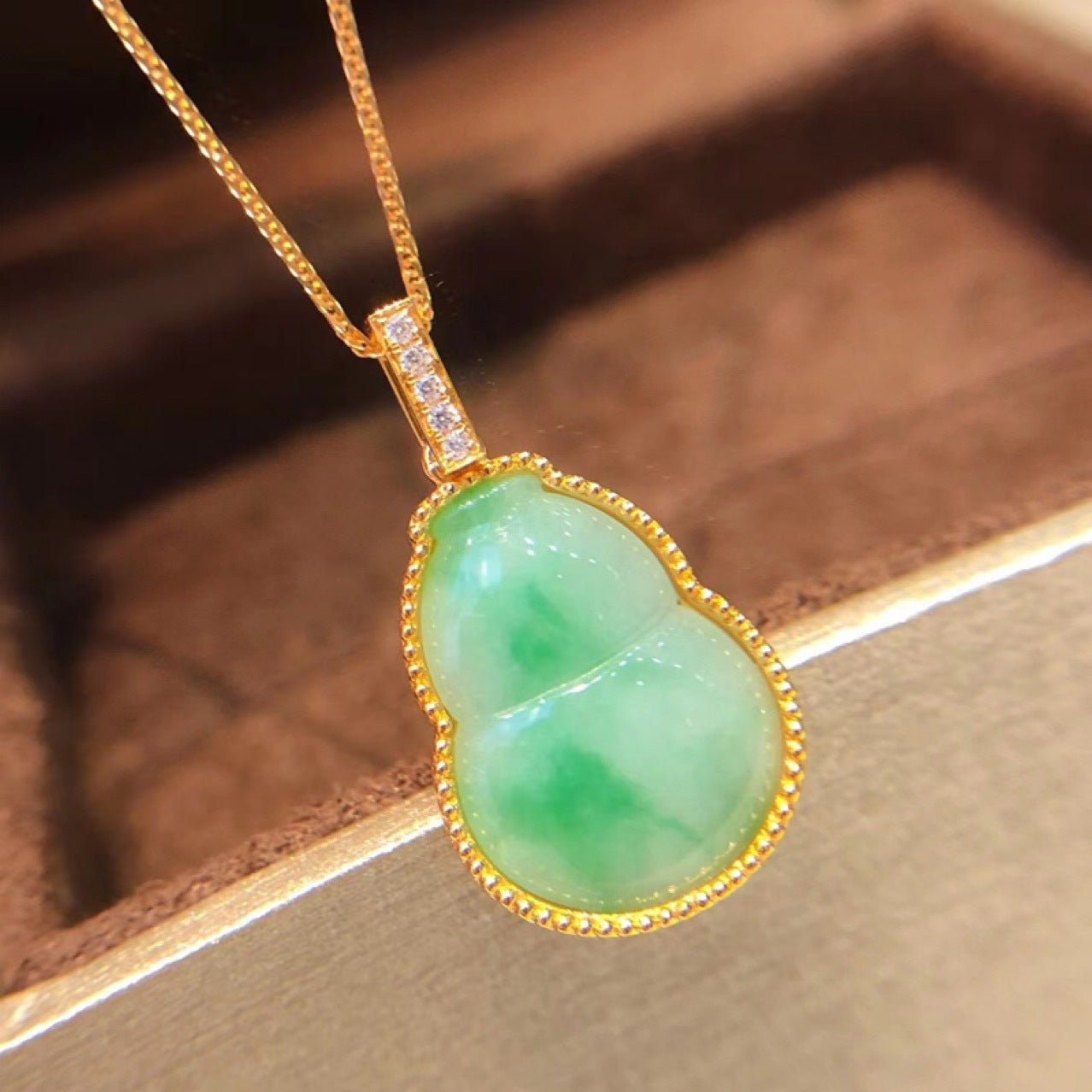 Water Shell Pure Natural Jade Diamond 18K Gold Necklace